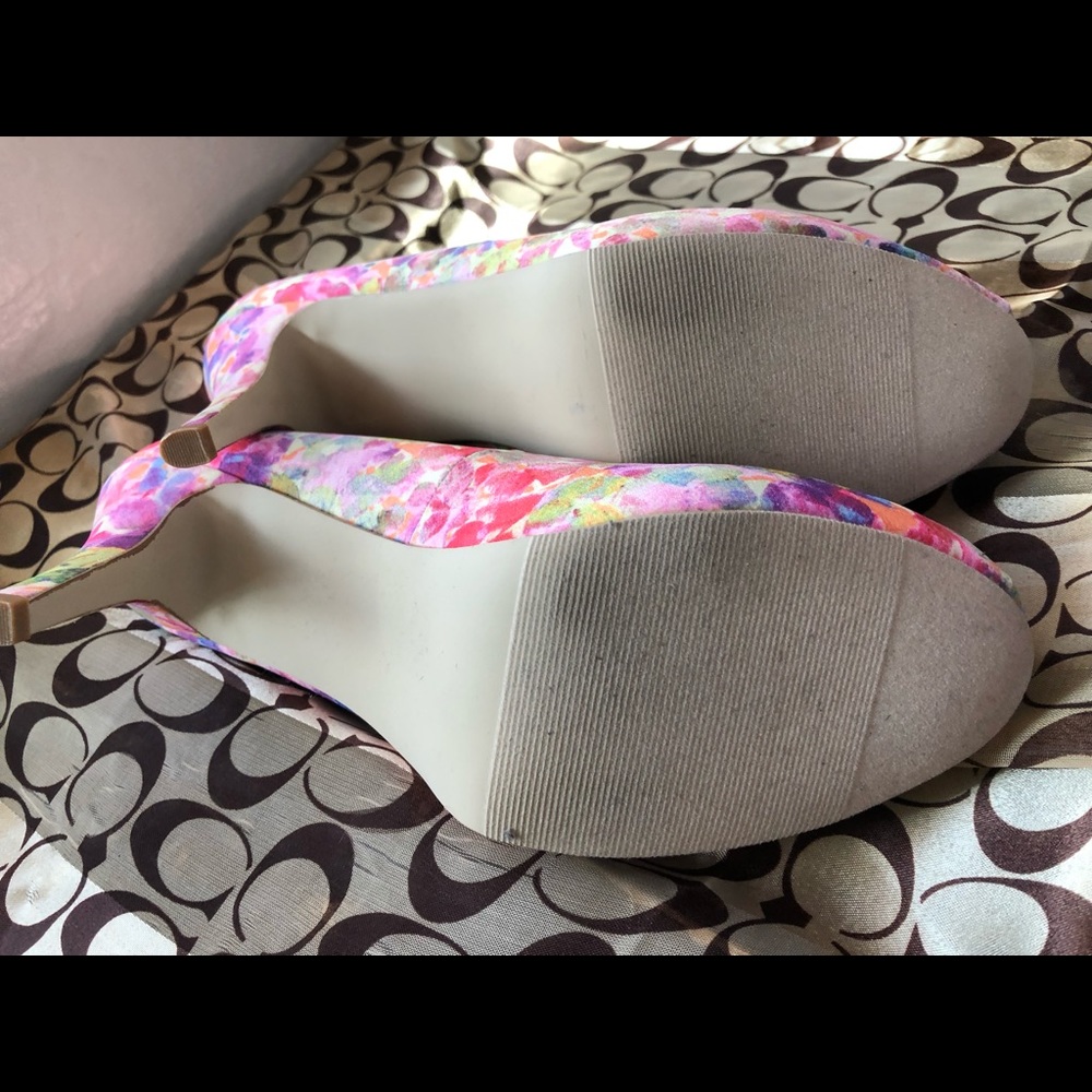 Heels - Picture 3 of 3
